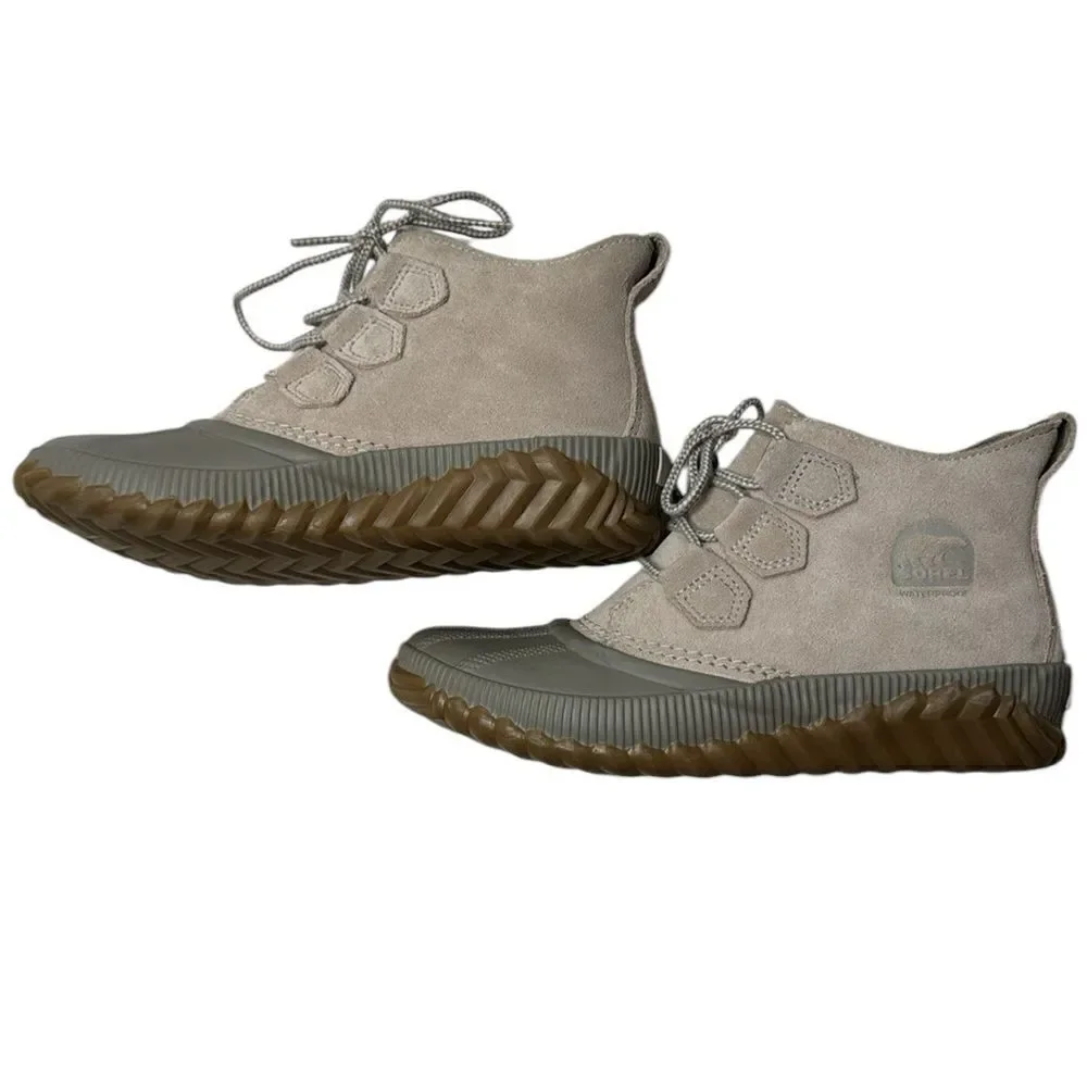 Sorel Out N About Plus Taupe Suede Duck Ankle Boots. Size 6.